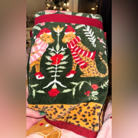 🐆NWT Envouge Cheetah Holiday Hand Towel Set of Two 🐆 - Picture 5 of 7